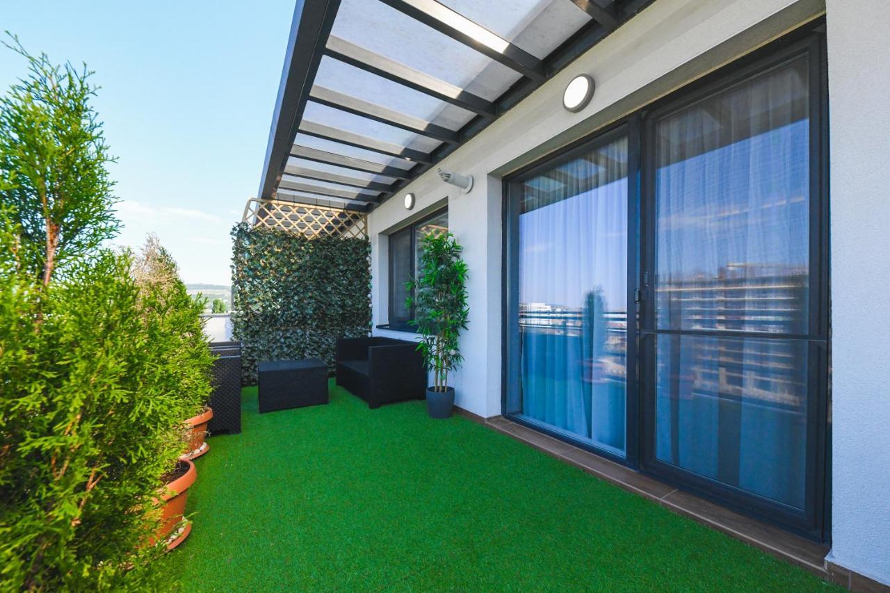 Panoramic Apartment With Terrace Cluj-Napoca Exterior photo